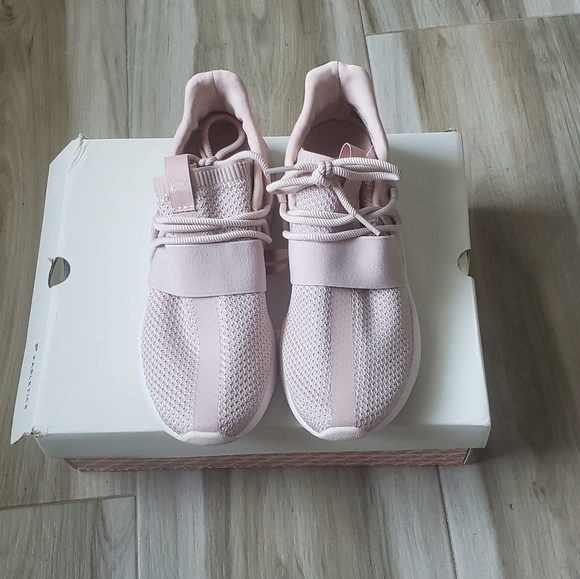 Fabletics Shoes Nwt Fabletics Zuma Studio 2 Sneaker Sz 7